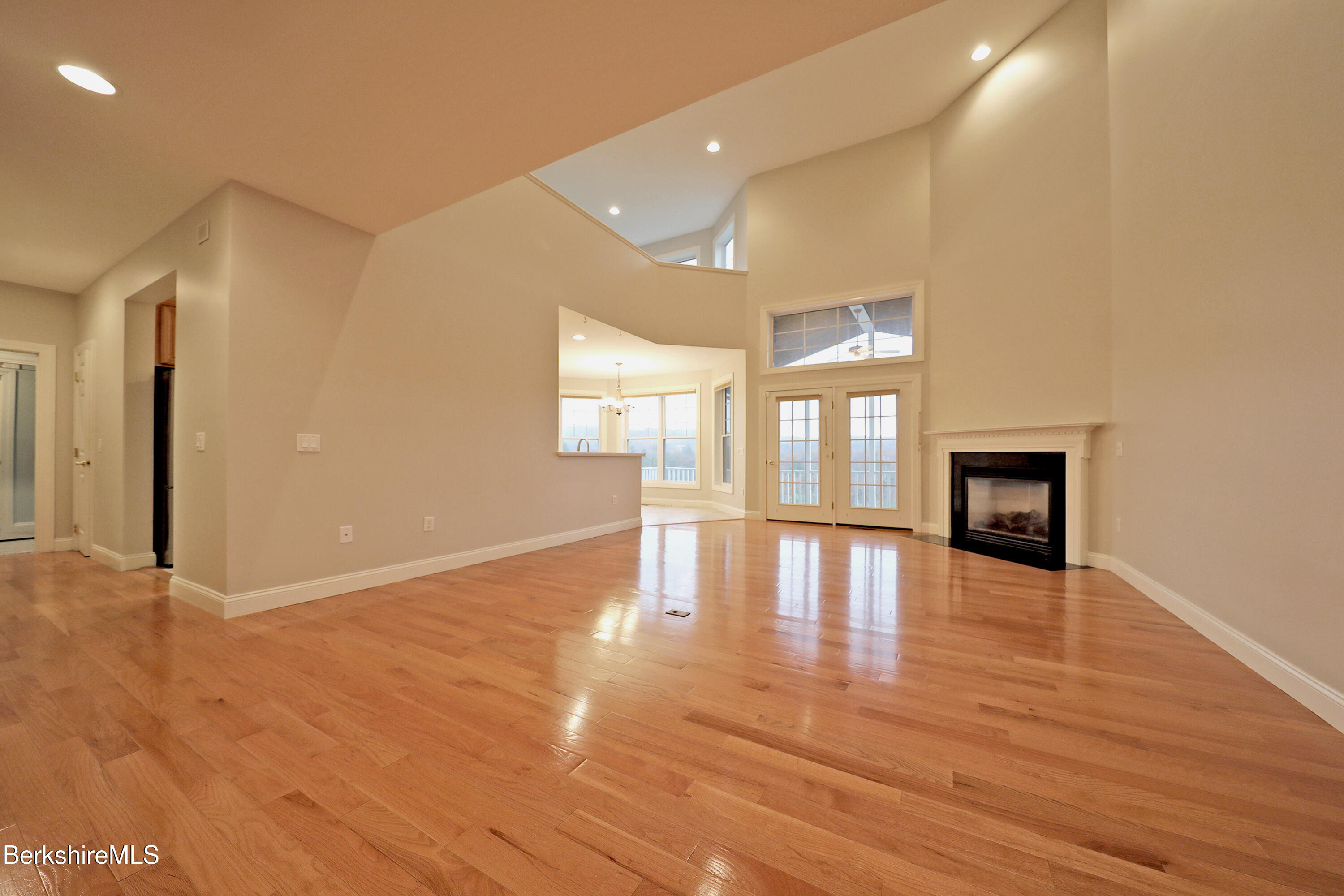 33 Alpine Trail Pittsfield, MA 01201 - Photo 4 of 69 Great room w/vaulted ceilings