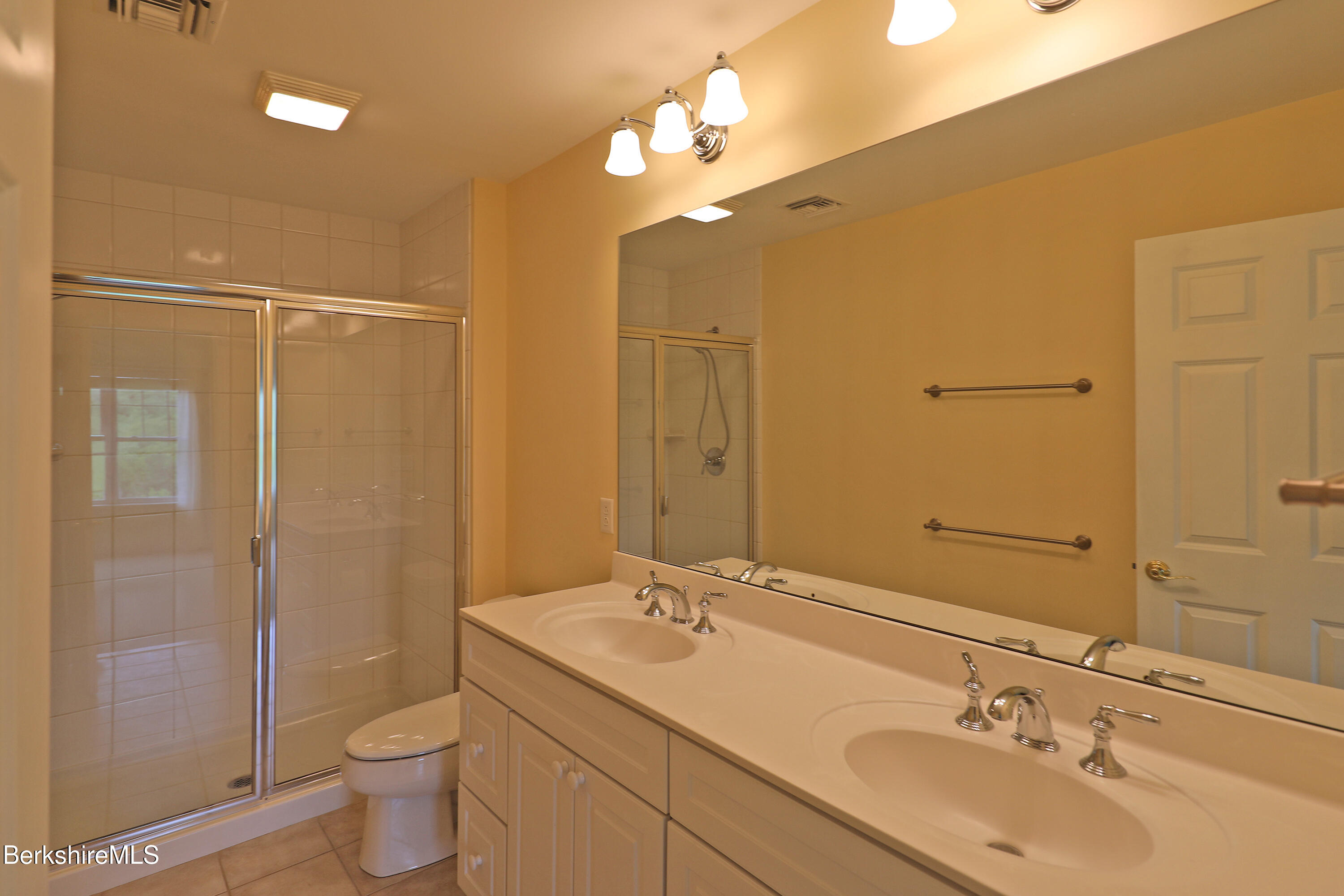 33 Alpine Trail Pittsfield, MA 01201 - Photo 45 of 69 Second level primary bath