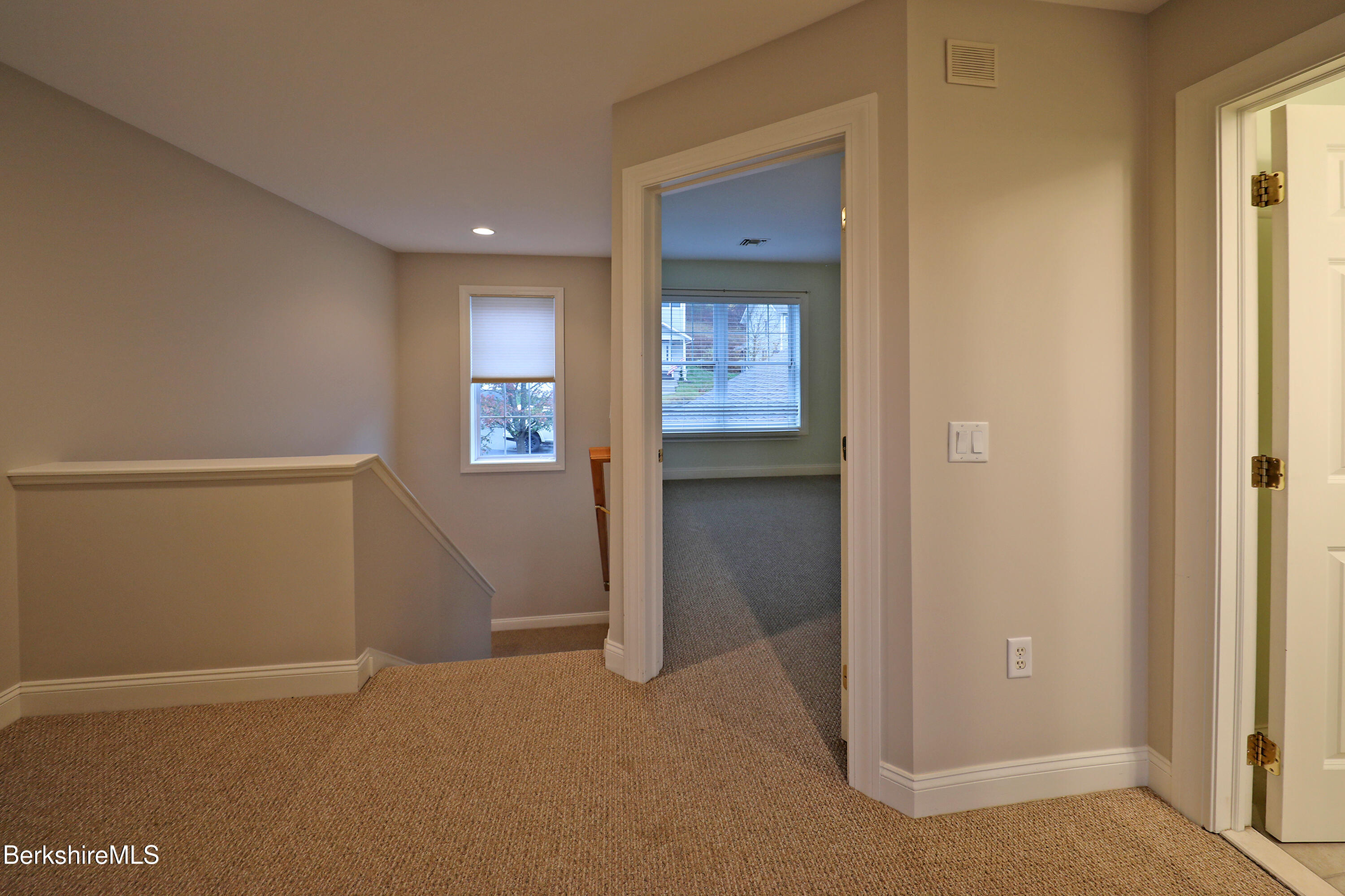 33 Alpine Trail Pittsfield, MA 01201 - Photo 52 of 69 2ND FLOOR LANDING