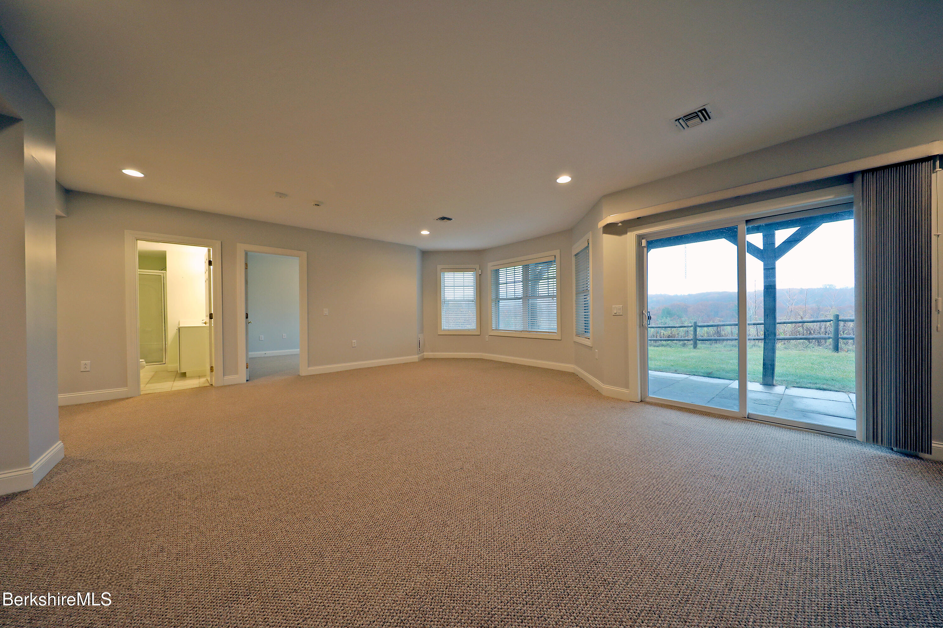 33 Alpine Trail Pittsfield, MA 01201 - Photo 53 of 69 Large family room