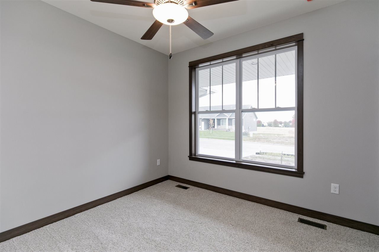 1945 Fox Ridge Ely, IA 52227 - Photo 39 of 44 Gallery Image 39