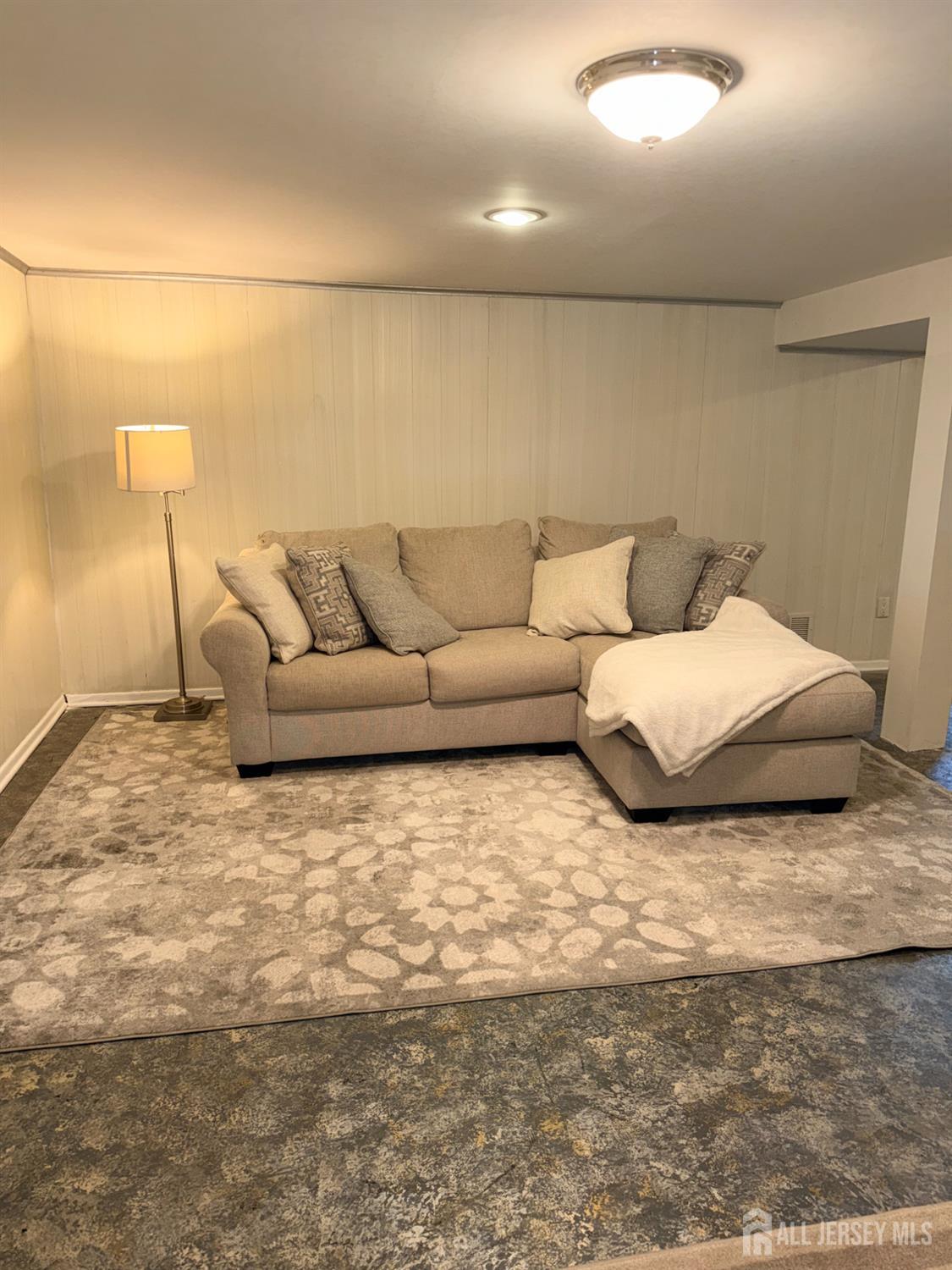 27 Rector Avenue Woodbridge, NJ 07095 - Photo 22 of 29 a living room with furniture