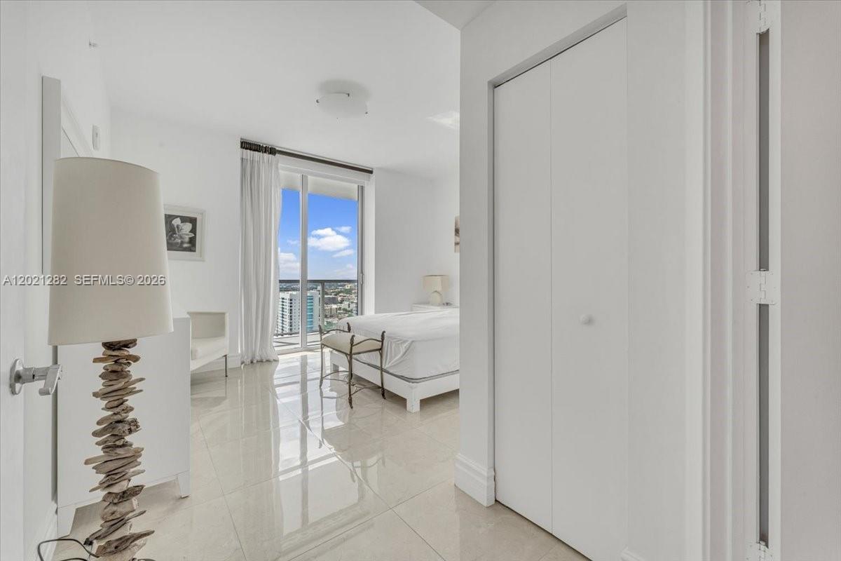 79 Southwest 12th Street, Unit 3401S Miami, FL 33130 - Photo 11 of 25