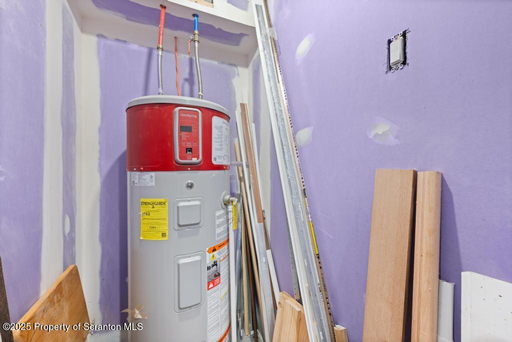 3110 Cherry Ridge Road Bushkill, PA 18324 - Photo 43 of 61 a utility room with dryer and washer