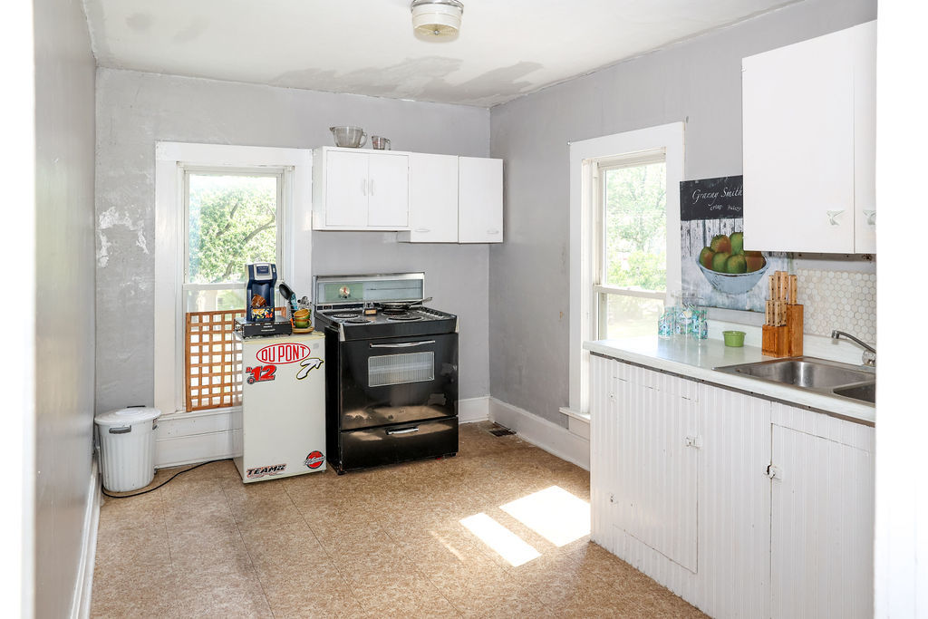 415 East Elm Street Chatsworth, IL 60921 - Photo 25 of 38 a utility room with cabinets dryer and washer