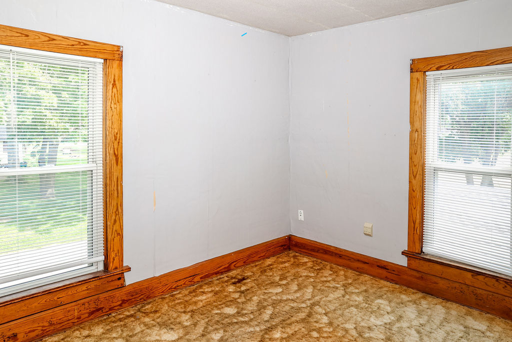 415 East Elm Street Chatsworth, IL 60921 - Photo 28 of 38 a view of an empty room and window