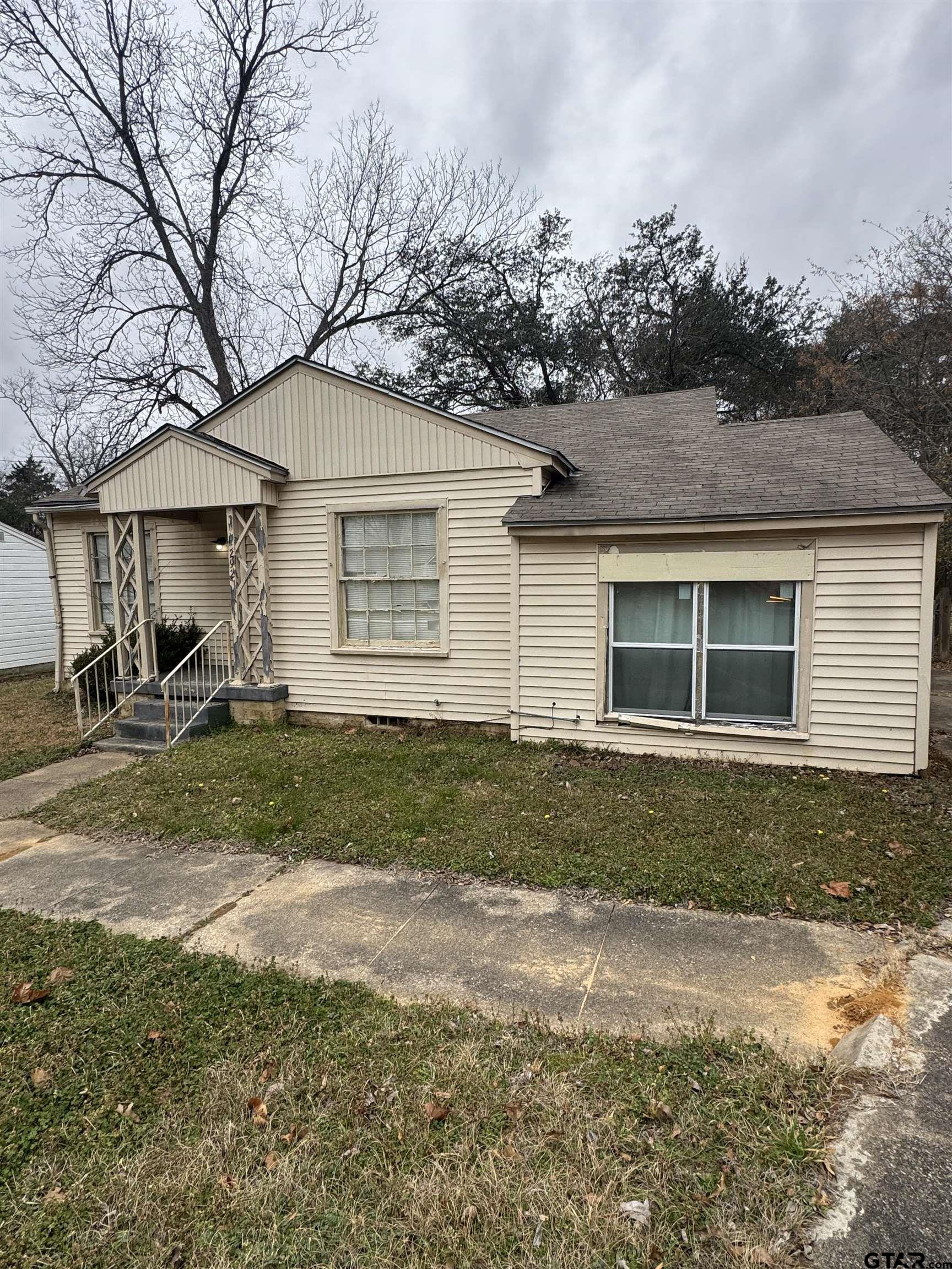 2927 New Copeland Road Tyler, TX 75701 - Photo 7 of 12 a front view of a house with garden