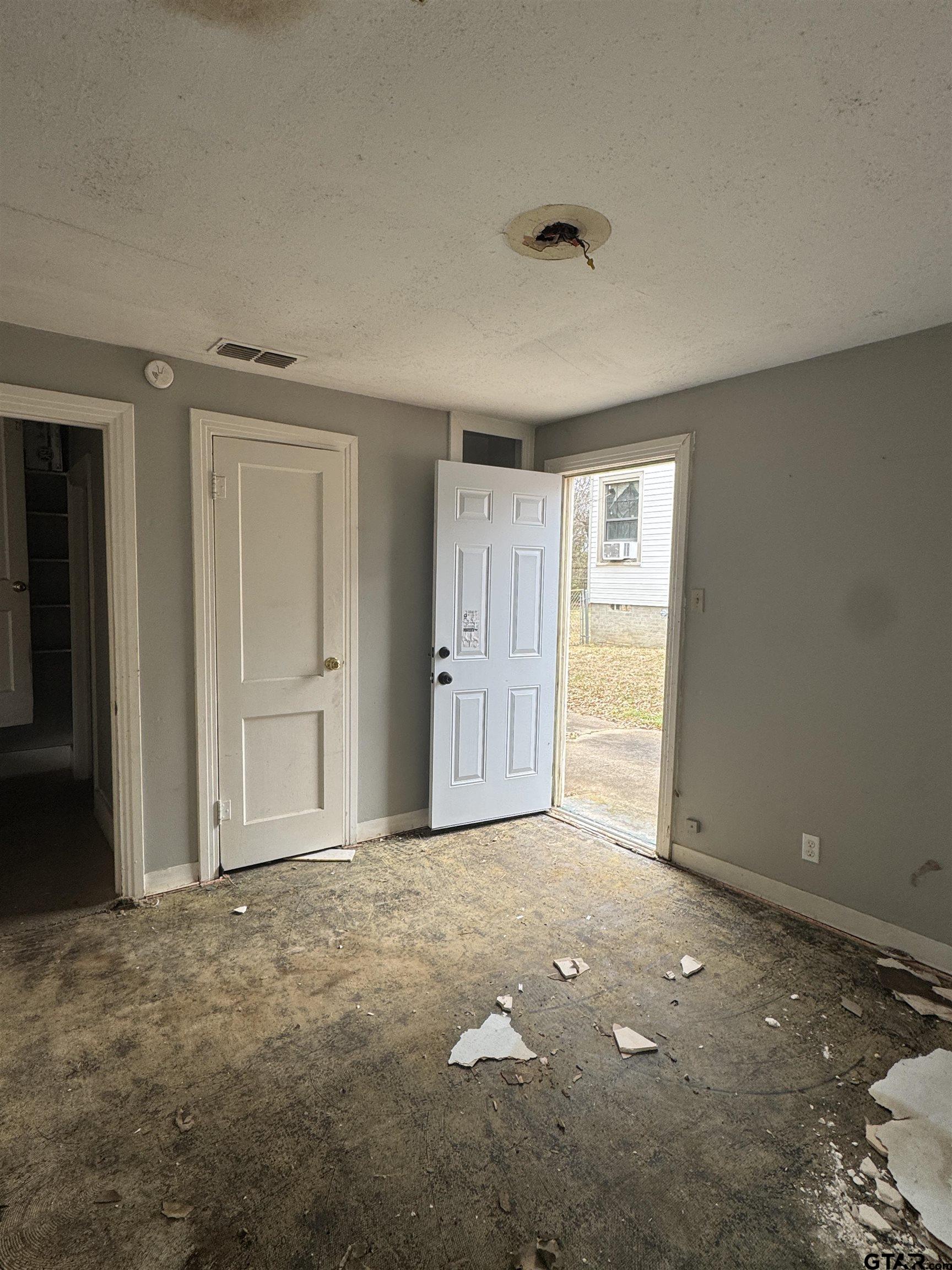 2927 New Copeland Road Tyler, TX 75701 - Photo 8 of 12 a view of an empty room with a window