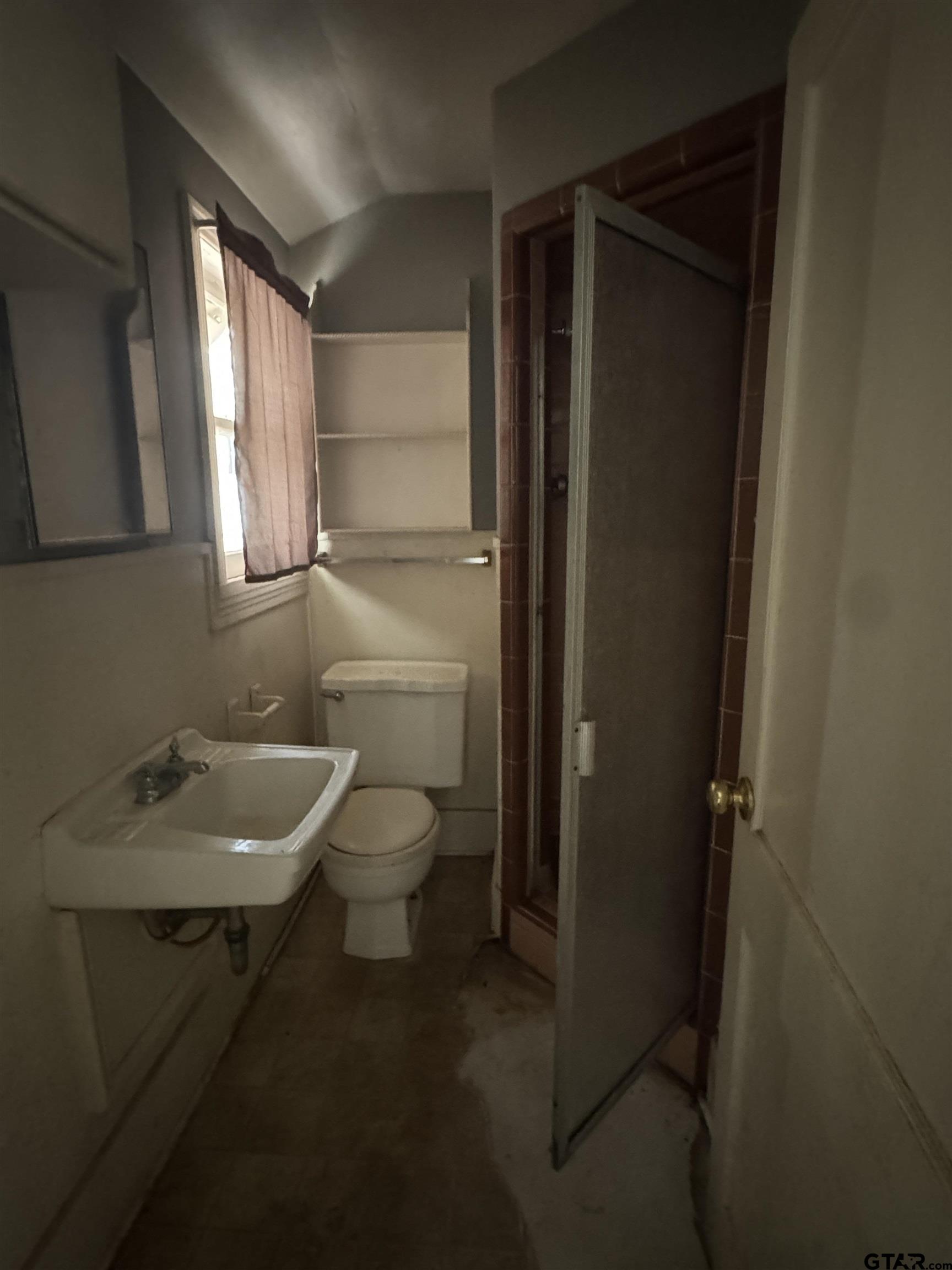2927 New Copeland Road Tyler, TX 75701 - Photo 10 of 12 a bathroom with a sink toilet and shower