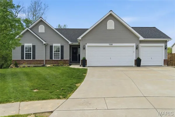 $425,000 | 1233 Sonoma Way, Pacific, MO 63069