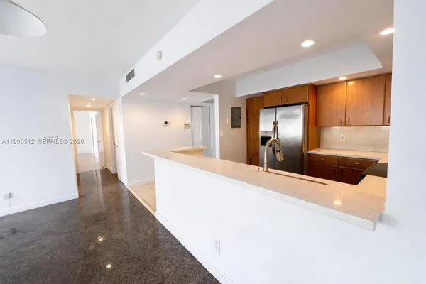 $3,875 | 5600 Collins Avenue, Unit 4E, Miami Beach, FL 33140
