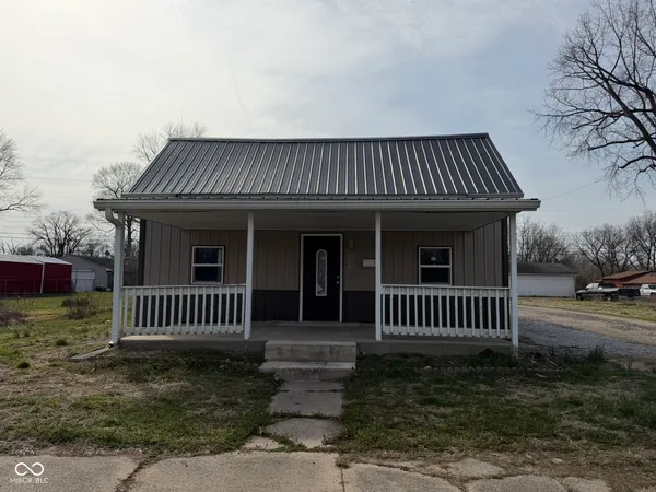 $115,900 | 522 North Main Street, Clinton, IN 47842