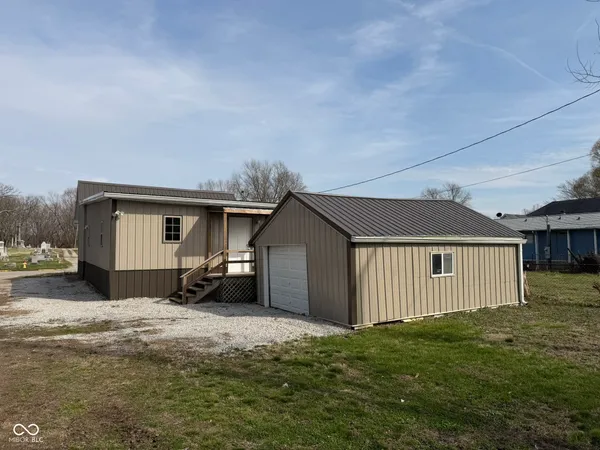 $115,900 | 522 North Main Street, Clinton, IN 47842