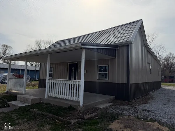 $115,900 | 522 North Main Street, Clinton, IN 47842