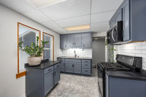 $315,000 | 517 Elm Street Southeast, Lowell, MI 49331