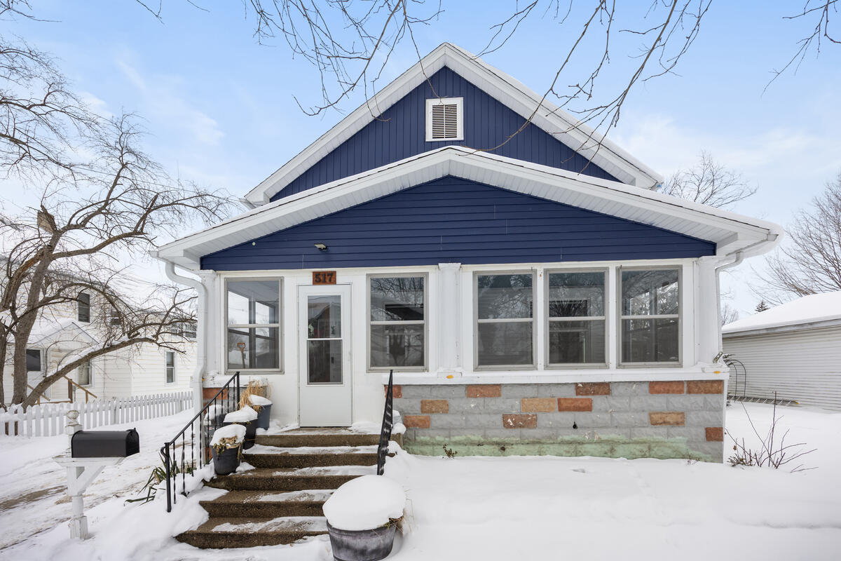 517 Elm Street Southeast Lowell, MI 49331 - Photo 2 of 30 517-Elm_001 2
