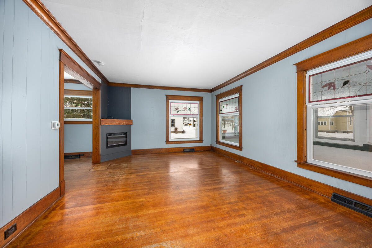 517 Elm Street Southeast Lowell, MI 49331 - Photo 7 of 30 517-Elm_005