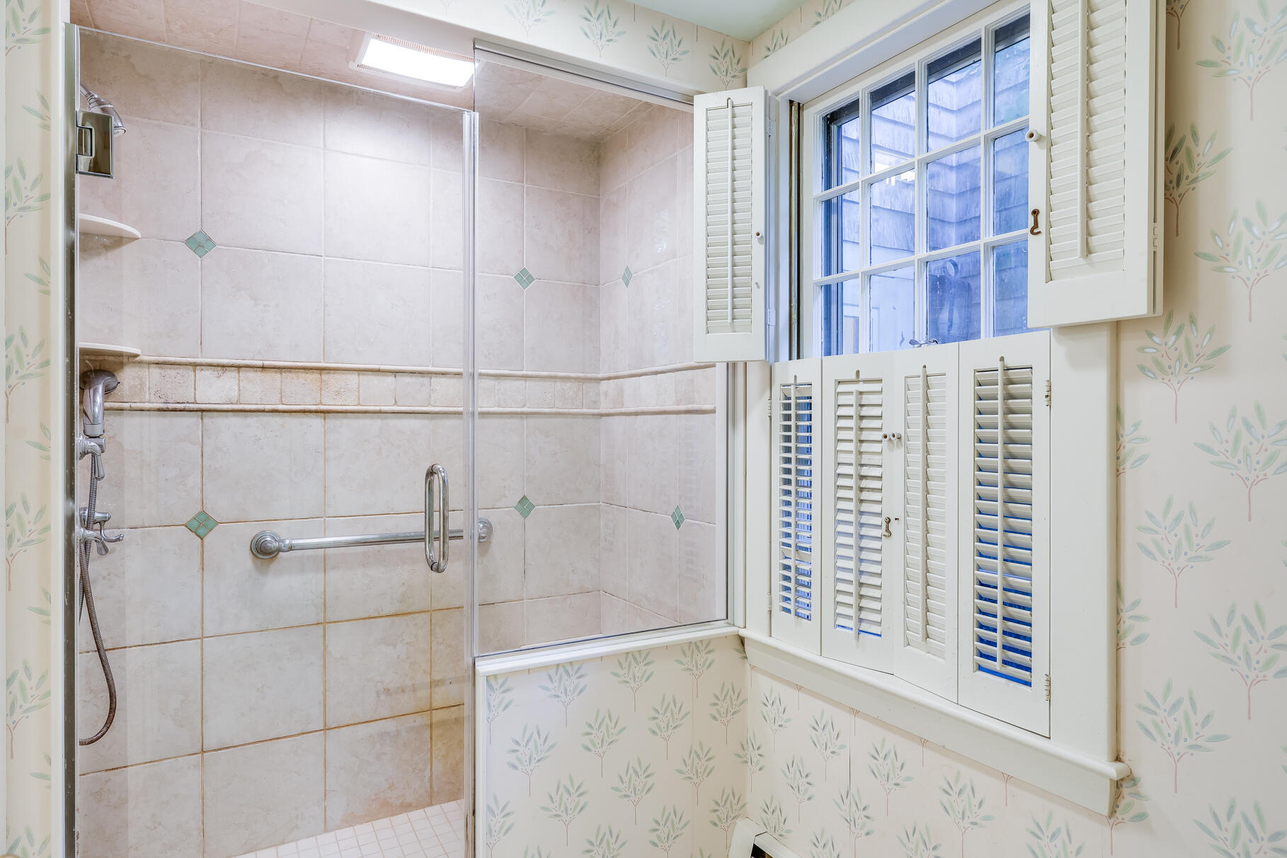 72 Hathaway Road Osterville, MA 02655 - Photo 21 of 40 a bathroom with a shower