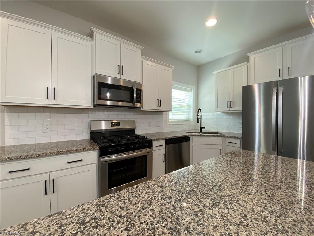 6260 Kershaw Mdws Road Pfafftown, NC 27040 - Photo 8 of 37