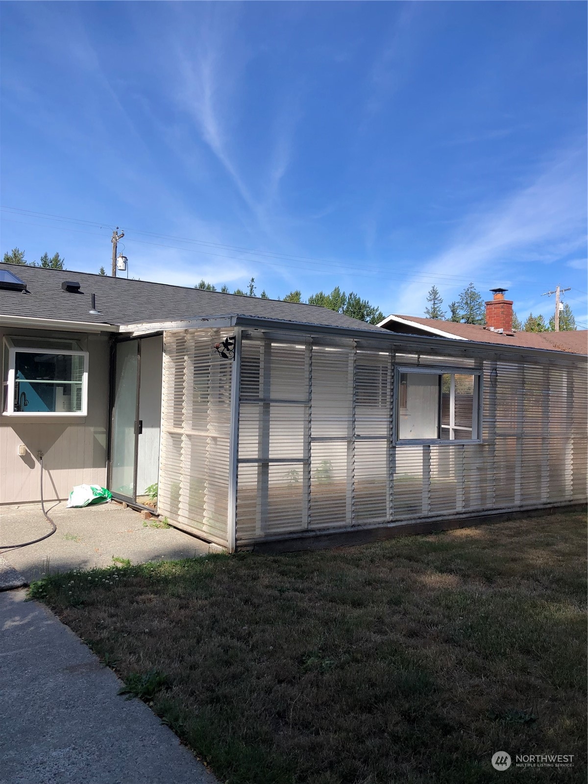 218 105th Street Southeast Everett, WA 98208 - Photo 6 of 12 a front view of a house with a garden