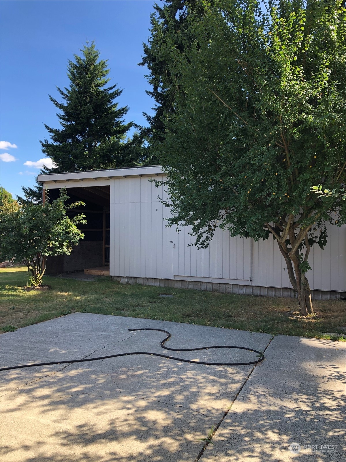 218 105th Street Southeast Everett, WA 98208 - Photo 10 of 12 a house view with a garden space