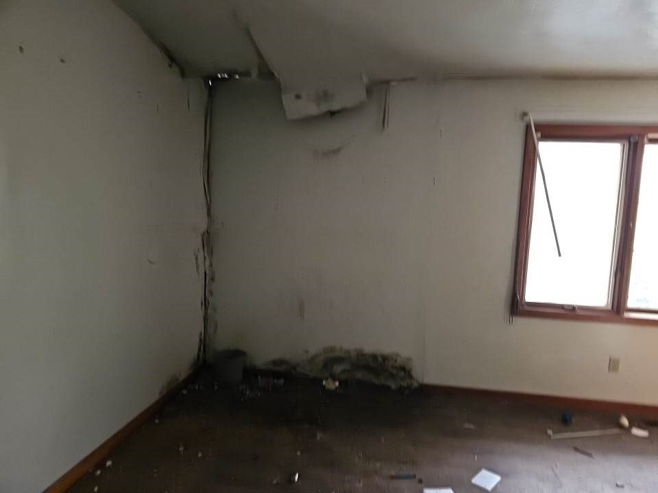 1331 South Maffit Street Decatur, IL 62521 - Photo 4 of 15 living room