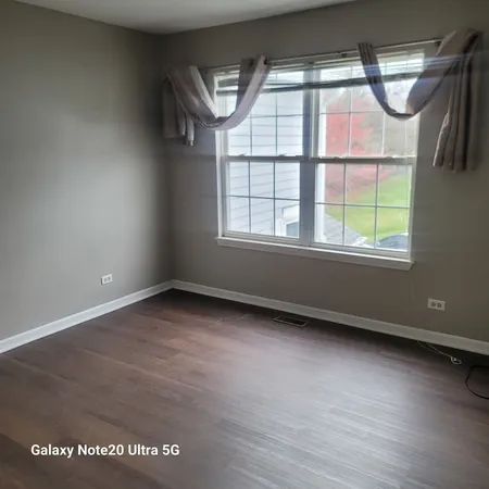 $2,100 | 1349 Orleans Drive, Mundelein, IL 60060