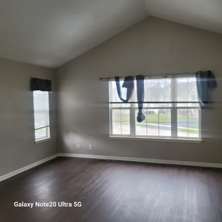 $2,100 | 1349 Orleans Drive, Mundelein, IL 60060