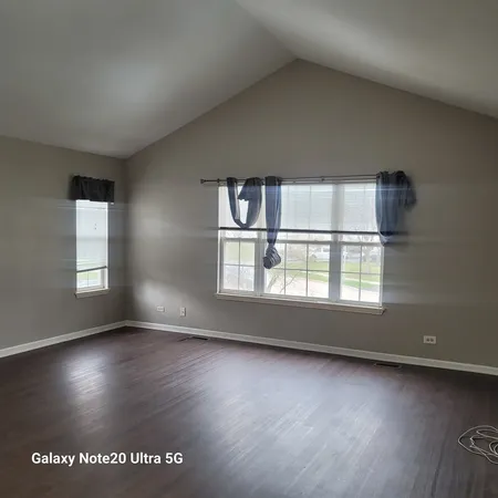 $2,100 | 1349 Orleans Drive, Mundelein, IL 60060