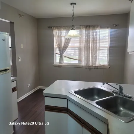 $2,100 | 1349 Orleans Drive, Mundelein, IL 60060