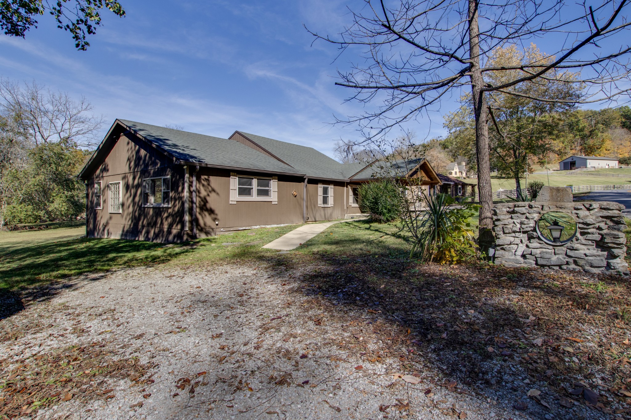 4453 Pecan Valley Road Nashville, TN 37218 - Photo 3 of 33