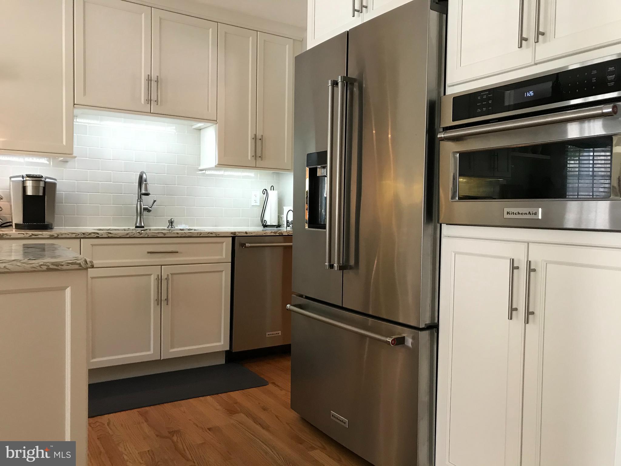 2212 Bear Den Road Frederick, MD 21701 - Photo 7 of 55 Great appliances/Convection oven/Microwave