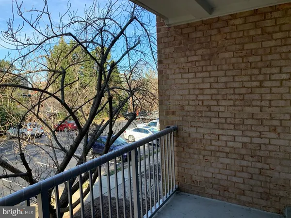 $1,800 | 2911 Charing Cross Road, Unit 10, Falls Church, VA 22042