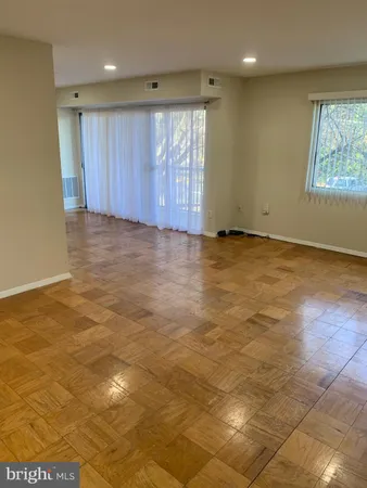 $1,800 | 2911 Charing Cross Road, Unit 10, Falls Church, VA 22042