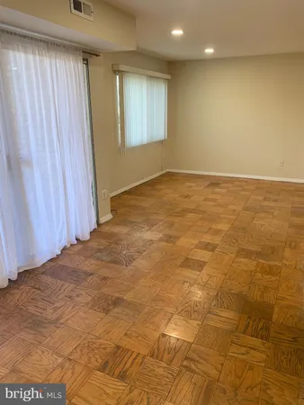 $1,800 | 2911 Charing Cross Road, Unit 10, Falls Church, VA 22042