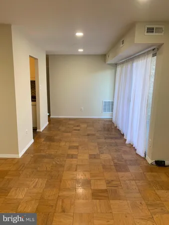 $1,800 | 2911 Charing Cross Road, Unit 10, Falls Church, VA 22042
