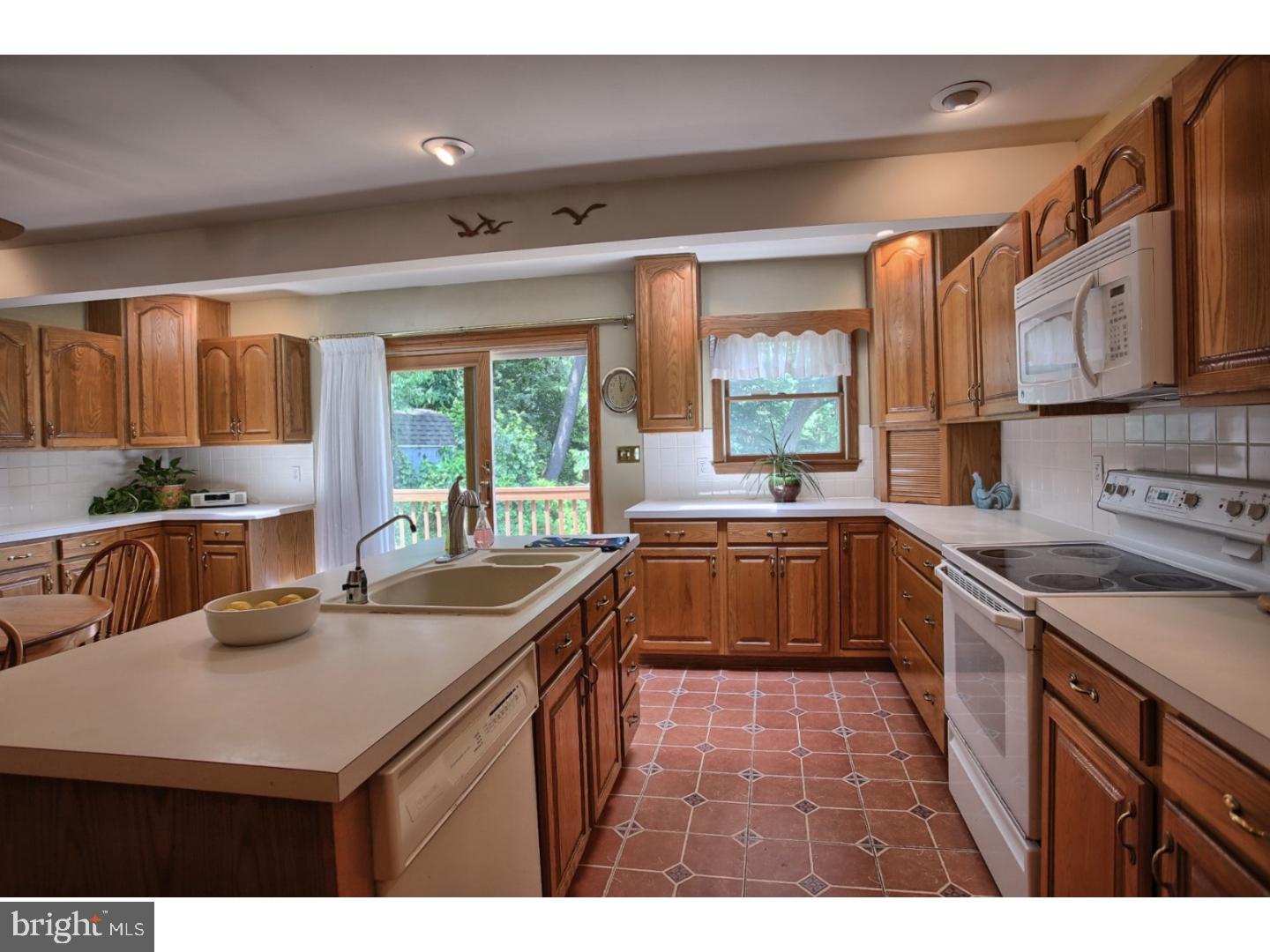 321 Parkview Road Reading, PA 19606 - Photo 10 of 25 Gallery Image 10