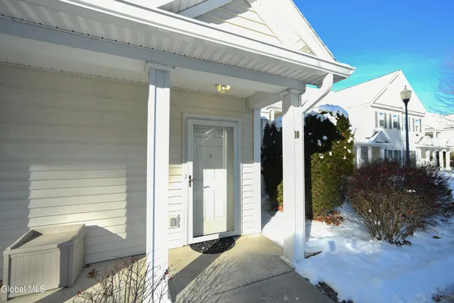 $1,700 | 328 Ballston Avenue, Unit 10, Saratoga Springs, NY 12866