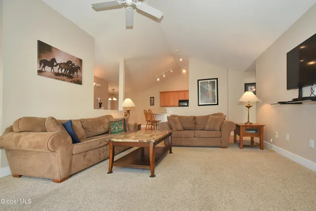 $1,700 | 328 Ballston Avenue, Unit 10, Saratoga Springs, NY 12866