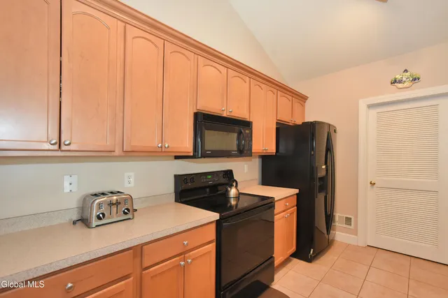 $1,700 | 328 Ballston Avenue, Unit 10, Saratoga Springs, NY 12866