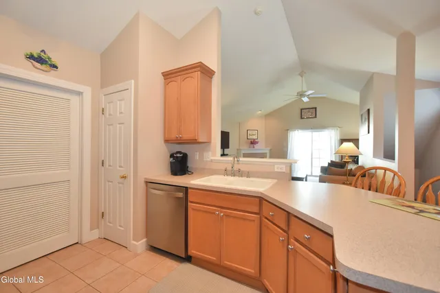 $1,700 | 328 Ballston Avenue, Unit 10, Saratoga Springs, NY 12866