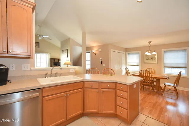 $1,700 | 328 Ballston Avenue, Unit 10, Saratoga Springs, NY 12866