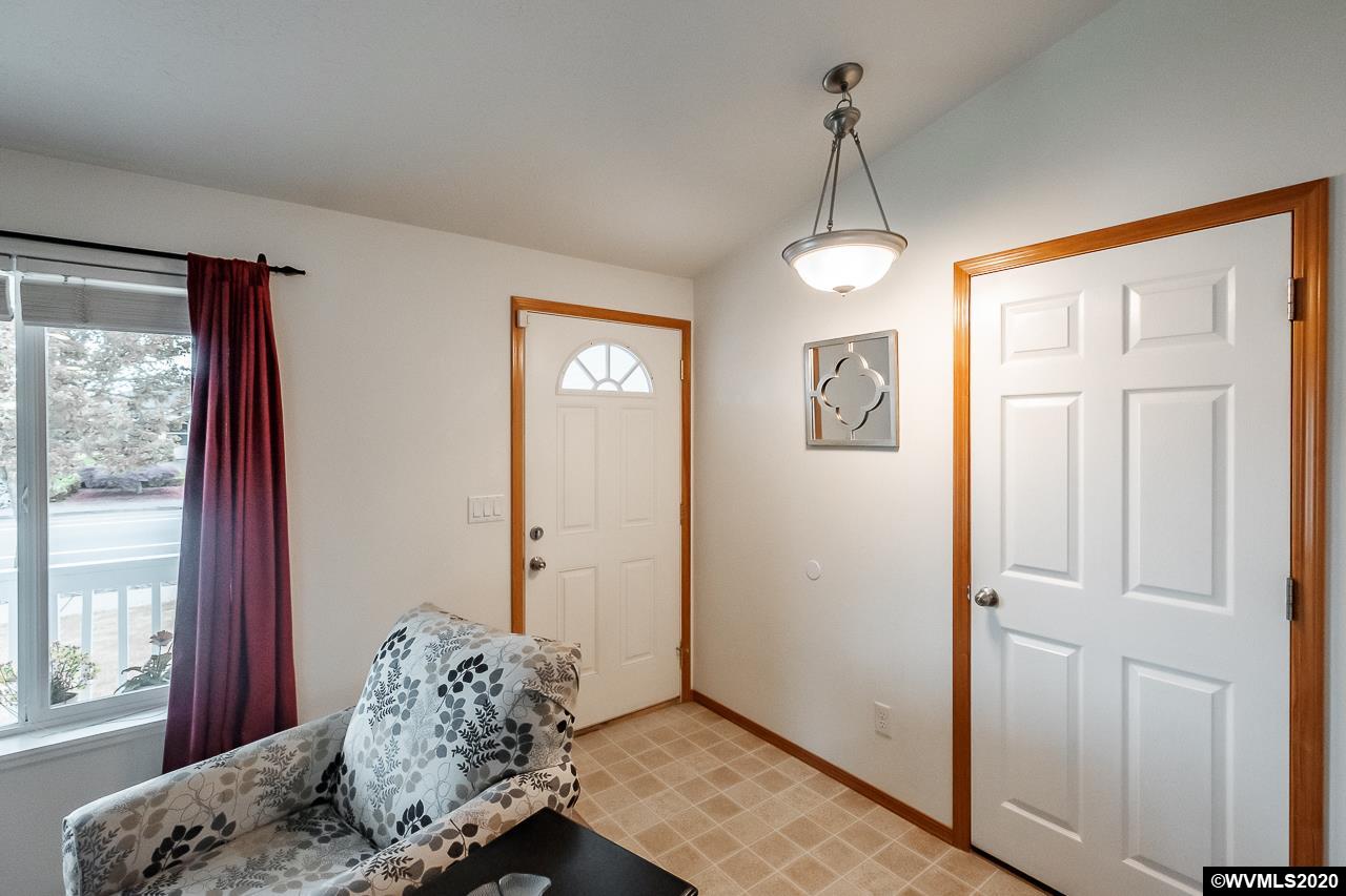 2160 Del Rio Avenue Southeast Albany, OR 97322 - Photo 6 of 42 Gallery Image 6