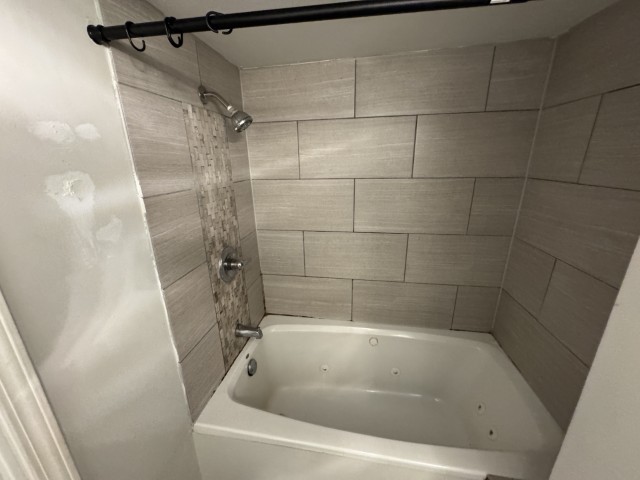 10117 South Perry Avenue Chicago, IL 60628 - Photo 28 of 33 a bath tub sitting next to a shower