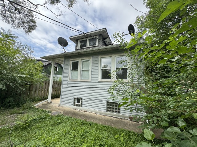 10117 South Perry Avenue Chicago, IL 60628 - Photo 5 of 33 a front view of a house with garden
