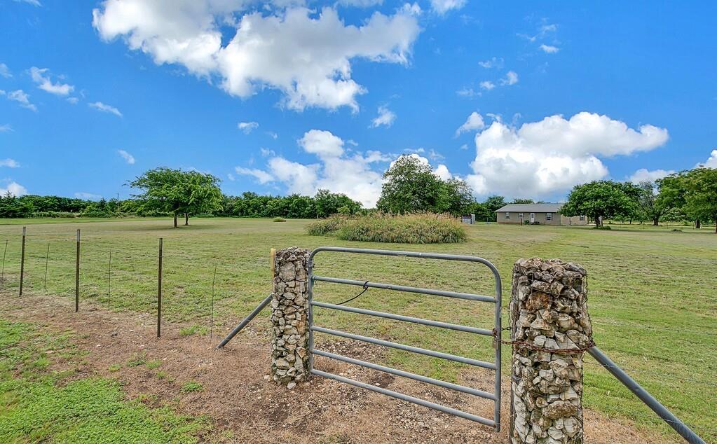 652 Middle Windsor Road McGregor, TX 76657 - Photo 36 of 40