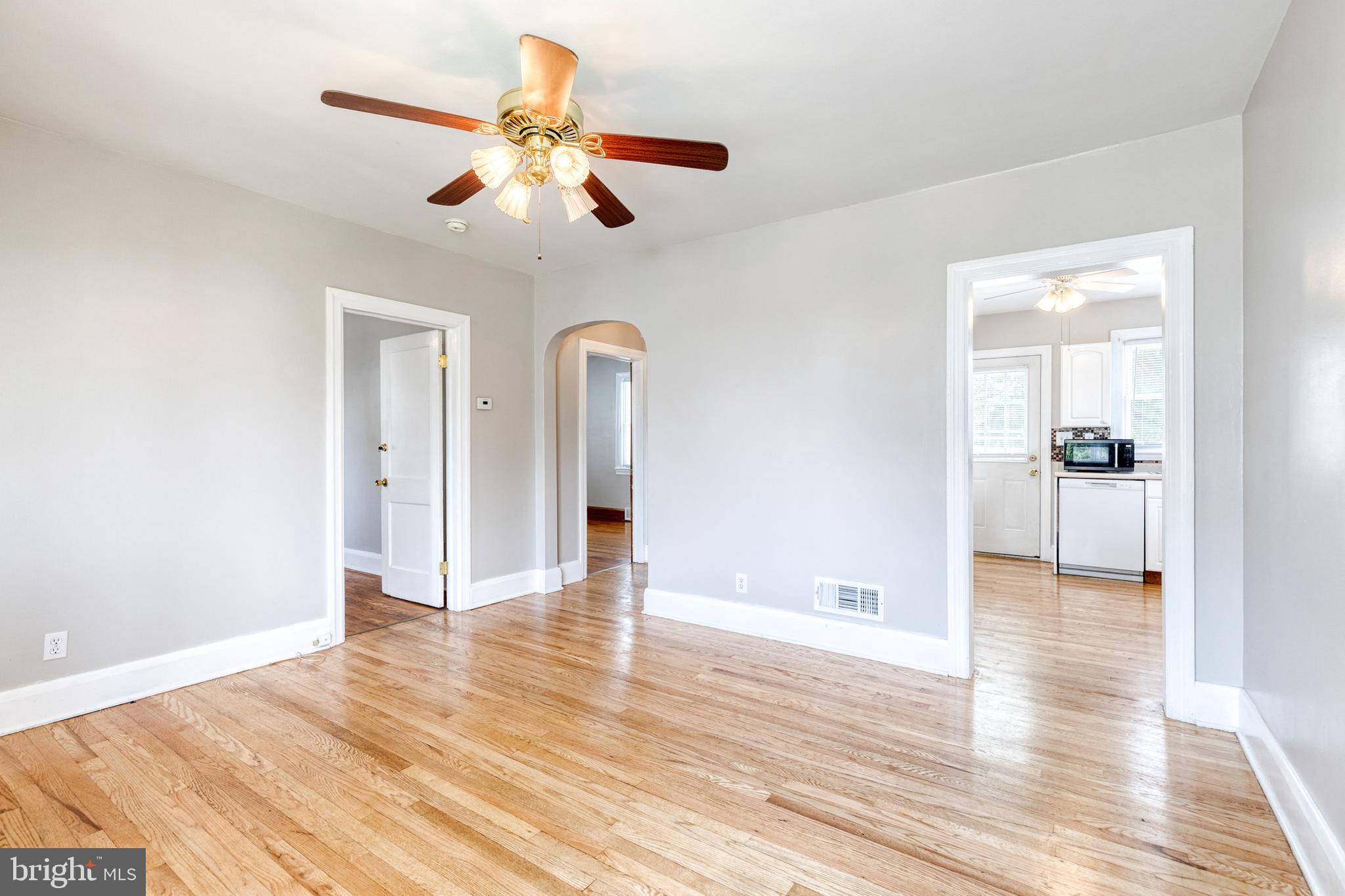 113 West Hilltop Road Baltimore, MD 21225 - Photo 10 of 45