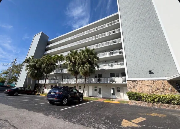 $2,500 | 420 Northeast 12th Avenue, Unit 502, Hallandale Beach, FL 33009