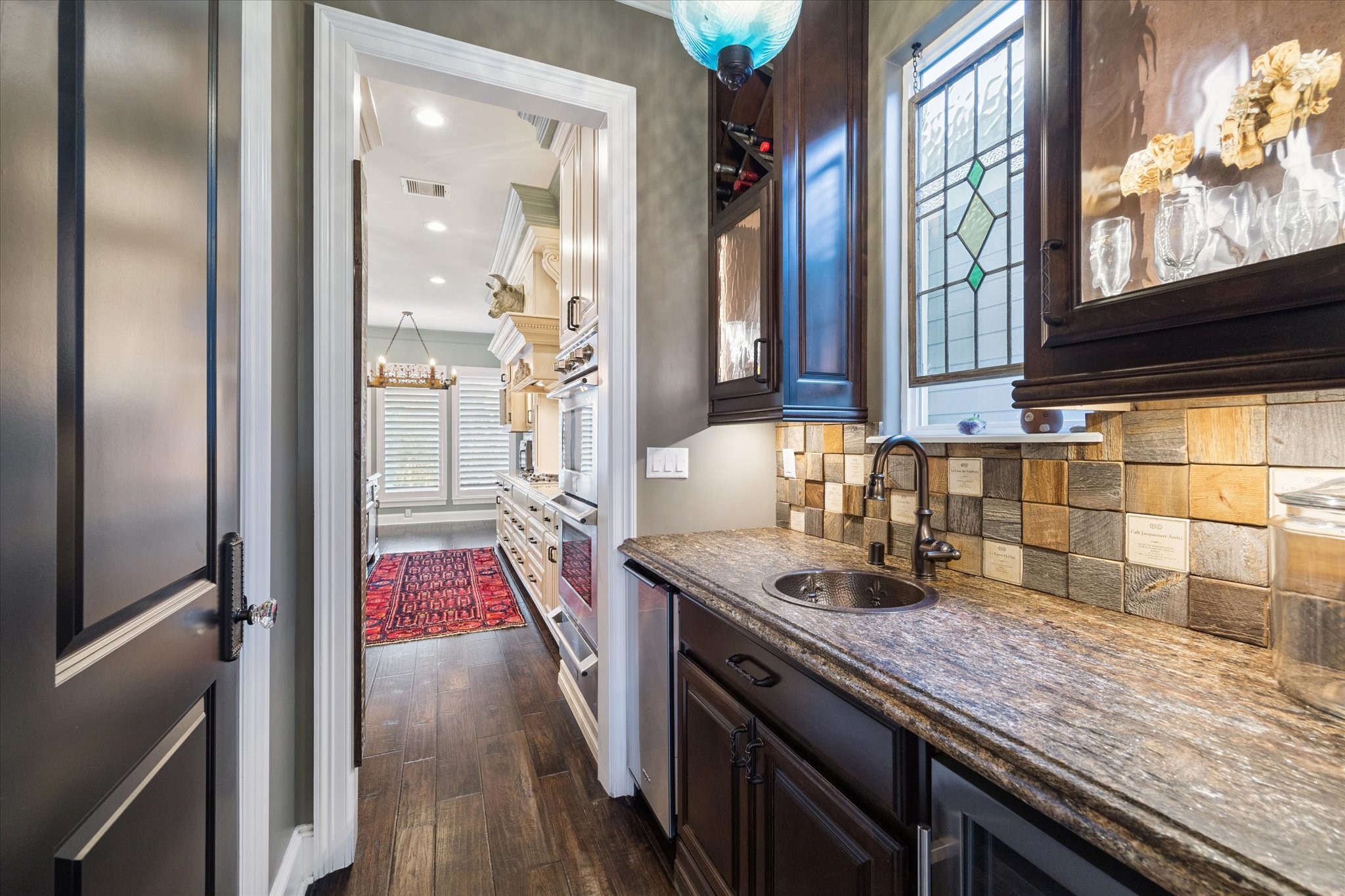 205 West 24th Street Houston, TX 77008 - Photo 11 of 32 a kitchen with sink and refrigerator