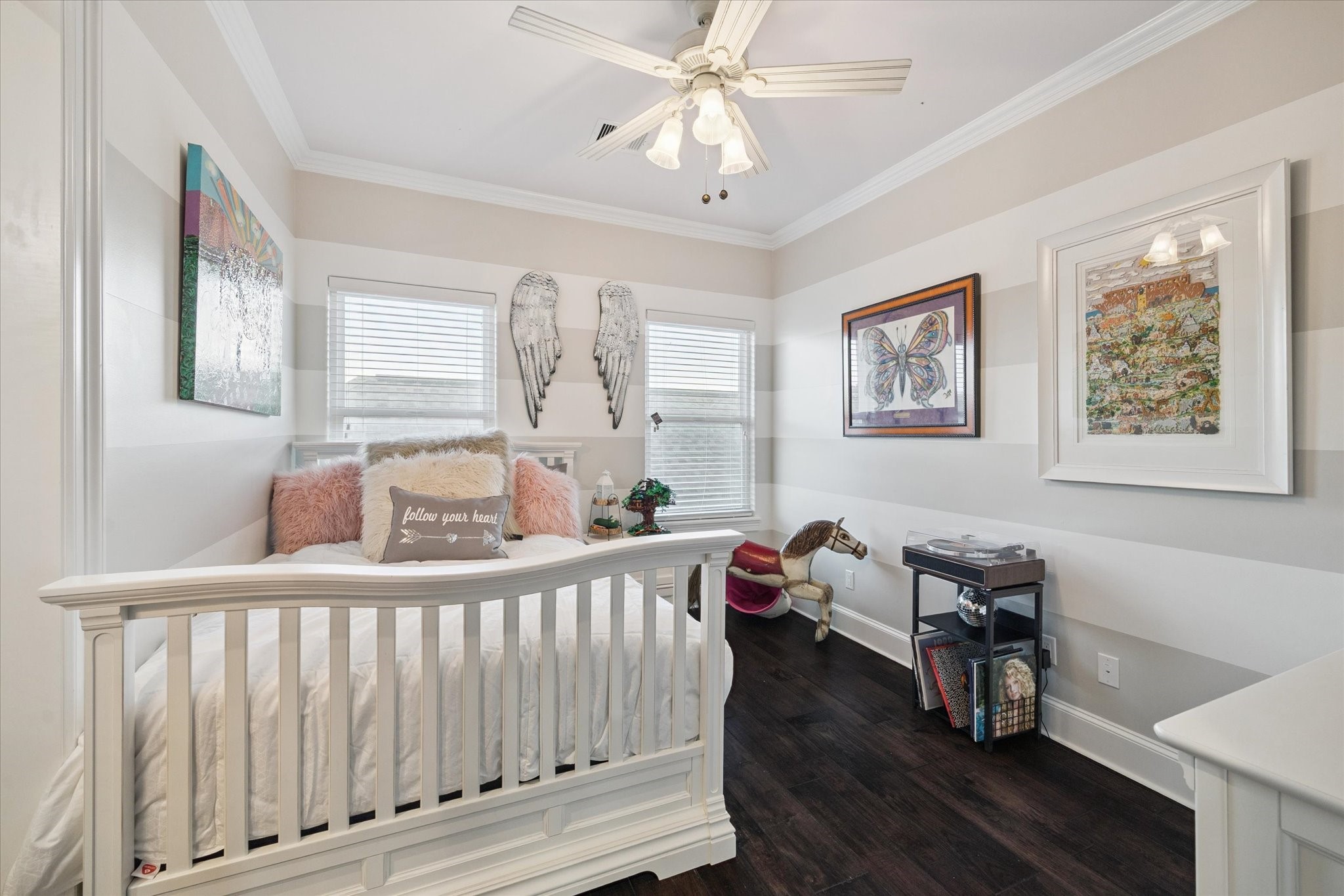 205 West 24th Street Houston, TX 77008 - Photo 24 of 32 a bedroom with furniture and a window